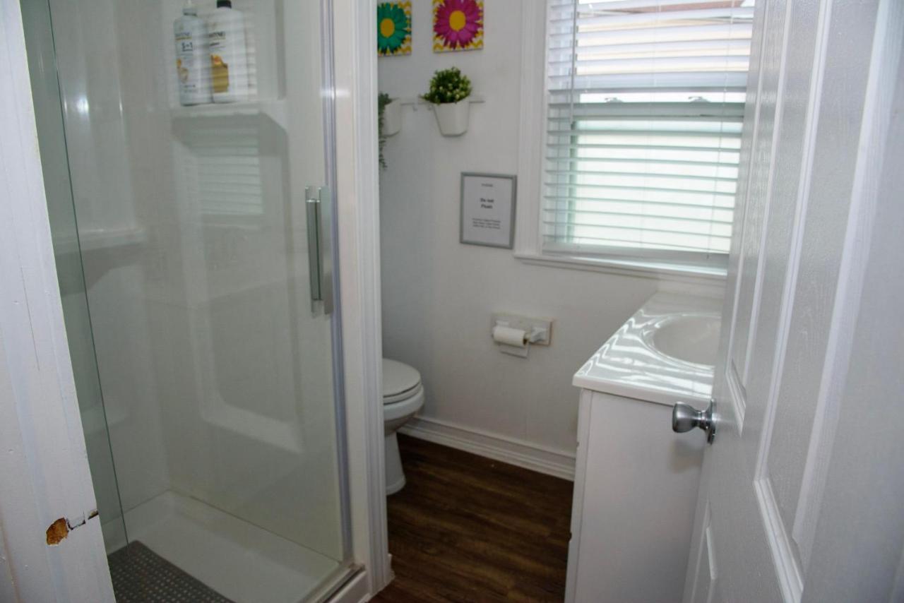 Cozy Private Bedrooms Kitchen Wifi Englewood Bagian luar foto