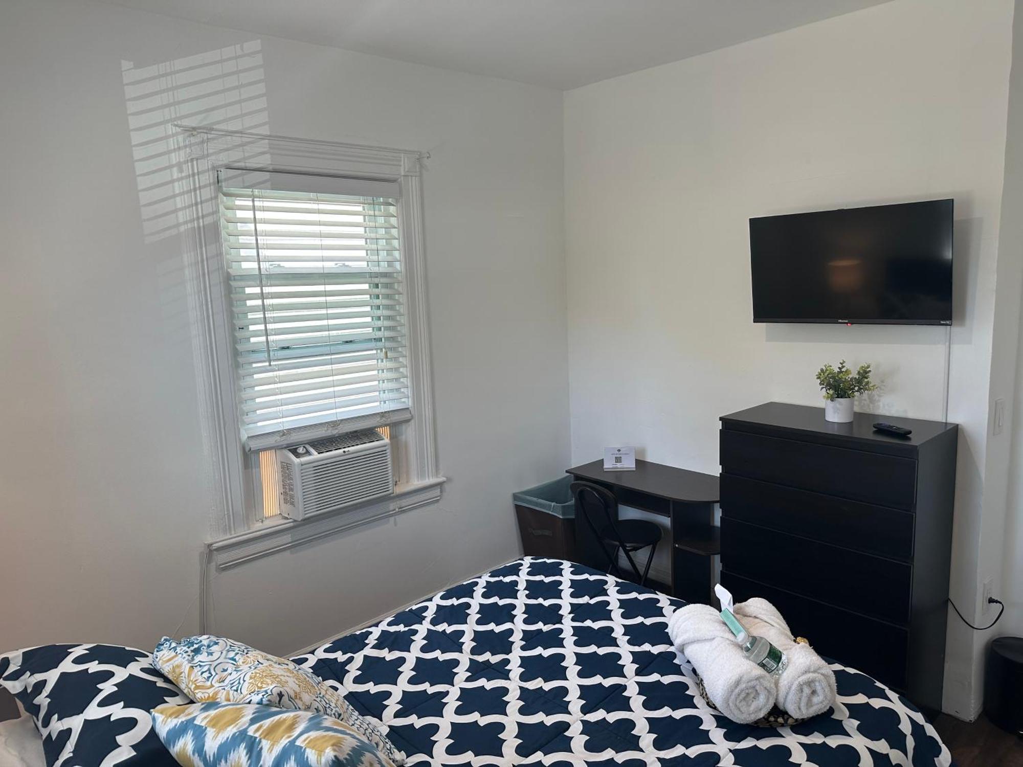 Cozy Private Bedrooms Kitchen Wifi Englewood Bagian luar foto